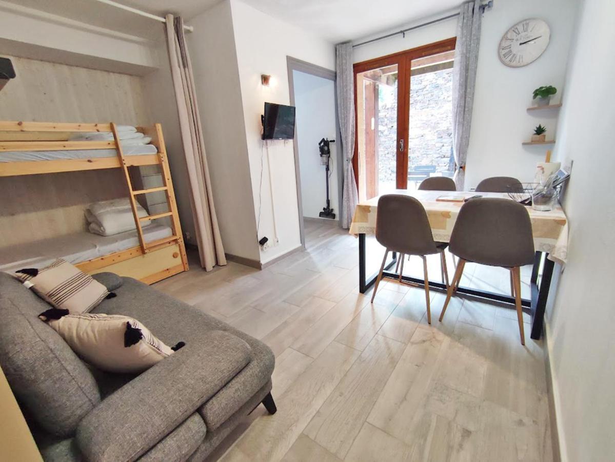 Le Reflet Des Montagnes, Studio, Centre Luchon, 4 Personnes Bagneres-de-Luchon Exterior photo